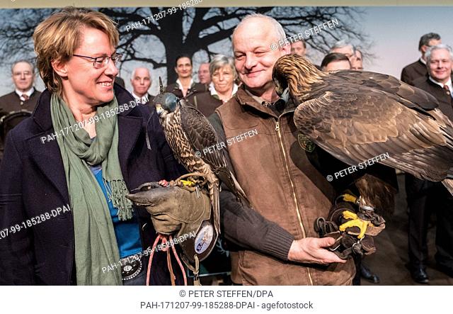 Lower Saxony's minister for food, agriculture and consumer protection Barbara Otte-Kinast meets falconer Christian Petzel and his golden eagle ""Kira"" while...