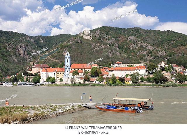 View over the Danube to Dürnstein with collegiate church and castle ruin, Wachau, UNESCO World Cultural Heritage Site, Austria