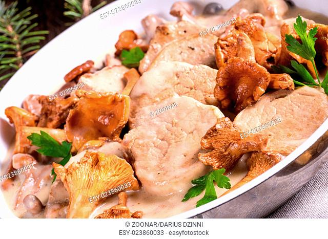 Pork tenderloin with Chanterelle sauce