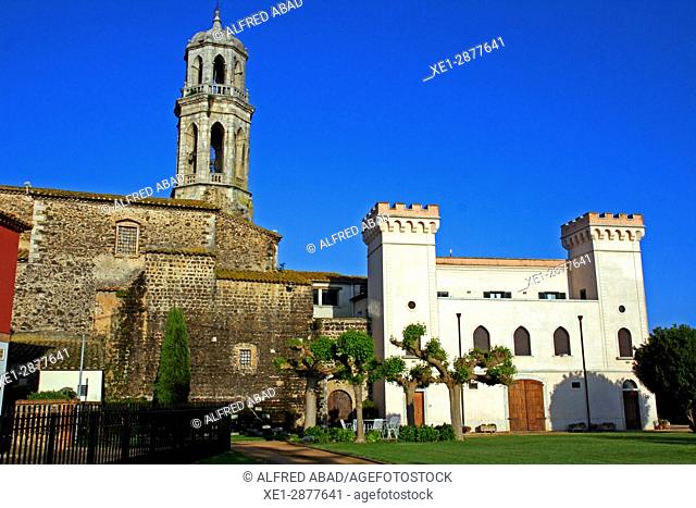Church of Sant Esteve and Vilobi Castle, Vilobi d'Onyar, Girona, Catalonia, Spain