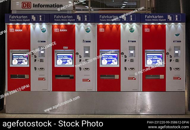 20 December 2023, North Rhine-Westphalia, Cologne: ""New Year - New Sledge"" is written on the monitors of ticket machines at the main station