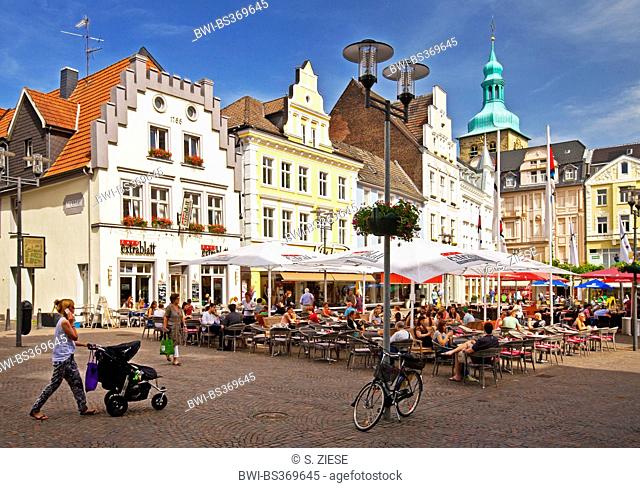 sideway cafes on market place in the old city, Germany, North Rhine-Westphalia, Ruhr Area, Recklinghausen