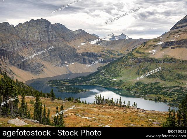 Hidden Lake with Bearhat Mountain in autumn, Glacier National Park, Rocky Mountains, Montana, USA, North America