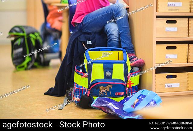 17 August 2023, Lower Saxony, Hanover: A student sits next to her school bag in a 4th grade classroom at an elementary school in the Hanover region