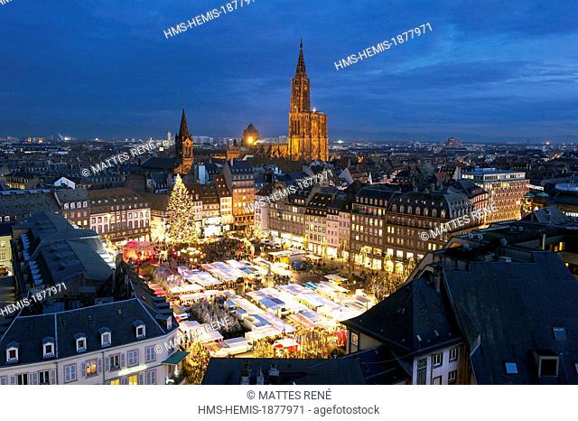 France, Bas Rhin, Strasbourg, old town listed as World Heritage by UNESCO, the big christmas tree on Place Kleber
