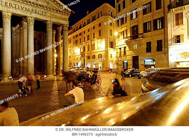 Piazza della Rotonda with pantheon, Rome, Italy, Europe