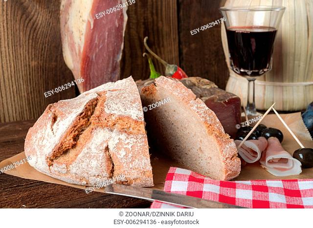 Wine - ham - bread, a tasty one eats
