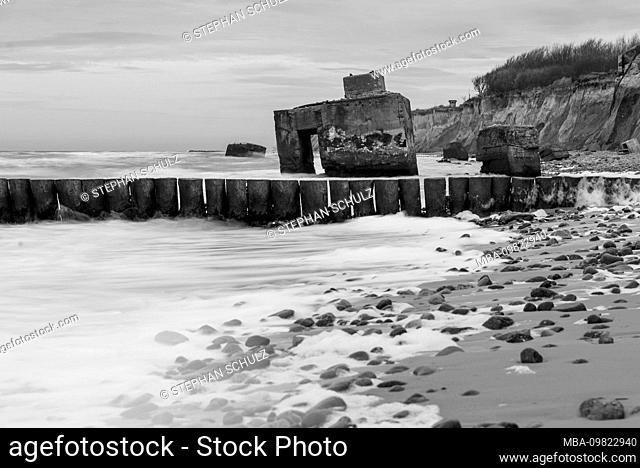 Germany, Mecklenburg-West Pomerania, Wustrow, bunker on the beach at Wustrow, breakwater