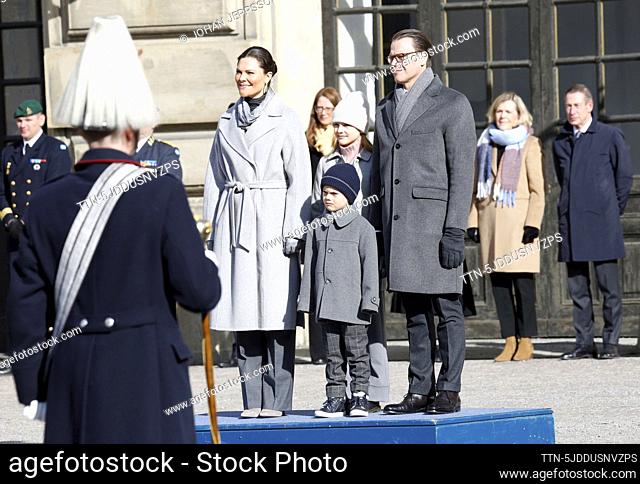 STOCKHOLM 20220312 Kronprinsessan Victoria, prins Oscar, prinsessan Estelle och prins Daniel vid namnsdagsfirandet på Stockholms slott
