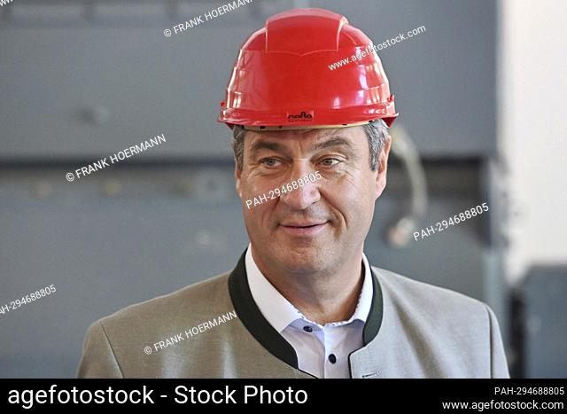 Markus SOEDER (Prime Minister of Bavaria and CSU Chairman) with protective helmet, single image, cut single motif, portrait, portrait, portrait