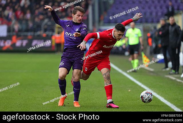 Anderlecht's Anders Dreyer and Antwerp's Gaston Luciano Avila fight for the ball during a soccer match between RSCA Anderlecht and Royal Antwerp FC
