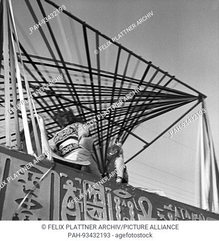 Carriage of the parade, decorated with Egyptian hieroglyphs, Barranquilla (Atlantico), Colombia, 1958. | usage worldwide