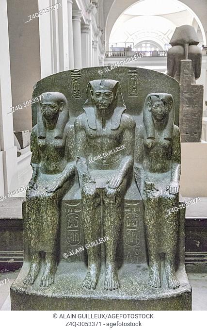 Egypt, Cairo, Egyptian Museum, statue group of Ramses 2 between the goddesses Isis and Hathor, granit, from Coptos