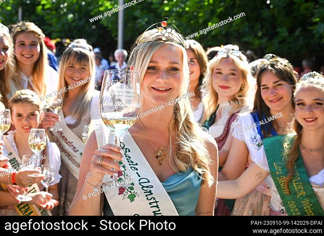 10 September 2023, Saxony-Anhalt, Freyburg: Lea Blumenthal (center), the 53rd Saale-Unstrut Regional Wine Queen 2023/24, stands in the market square after her...