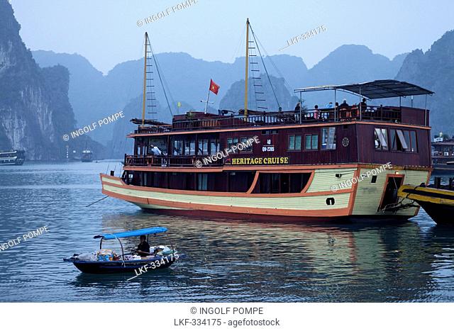 Excursion boat, Halong Bay, Quang Ninh, Vietnam