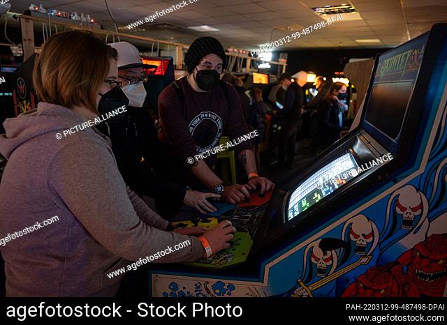 PRODUCTION - 05 March 2022, Hessen, Seligenstadt: Visitors play pinball at the Pinball and Arcade Museum. The museum, which is run by the association For...