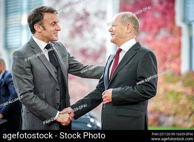 20 November 2023, Berlin: Federal Chancellor Olaf Scholz (r, SPD) receives French President Emmanuel Macron at the ""Compact with Africa"" - G20 Investment...