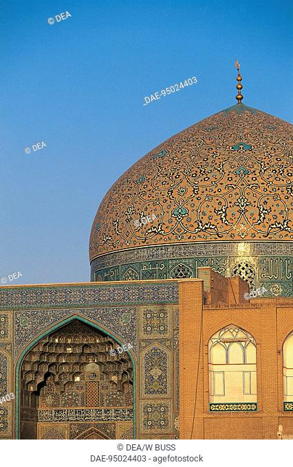 Iran - Esfahan. The mosque of Sheikh Loftollah, built in 1600 on the orders of Shah Abbas I. (World Heritage Site 'UNESCO, 1979)