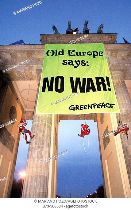 Greenpeace action against war in Iraq at Brandeburg Gate, Berlin. Germany