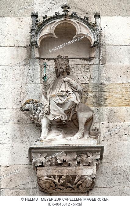 King Nepukadnezar riding a lion, 14th century, main facade of the Cathedral of Regensburg, Regensburg, Upper Palatinate, Bavaria, Germany