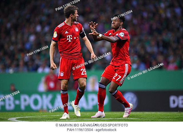 jubilation over the 0: 1: Thomas Mueller (Bayern Munich, l.) With David Alaba (Bayern Munich, r.). GES / Football / DFB Cup: Werder Bremen - FC Bayern Munich