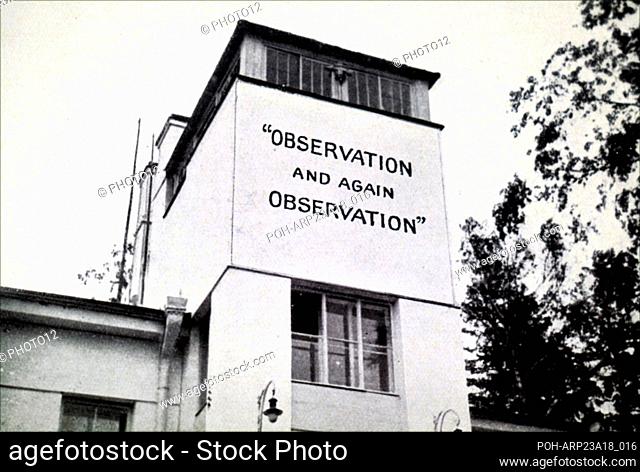 Photograph of the upper part of the laboratory building in Koltushy, with Pavlov's motto ""Observation and again Observation""