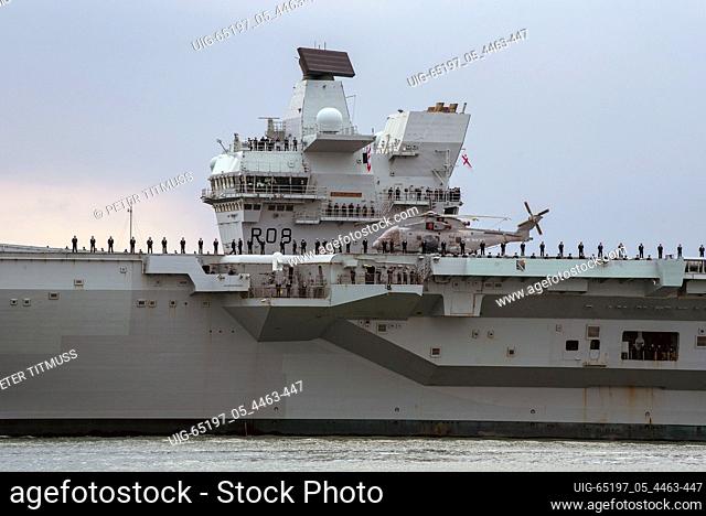 Portsmouth, England, UK, HMS Queen Elizabeth deaparting her Portsmouth base bound for the Pacific Ocean. Crew on deck. The forward command tower houses the...