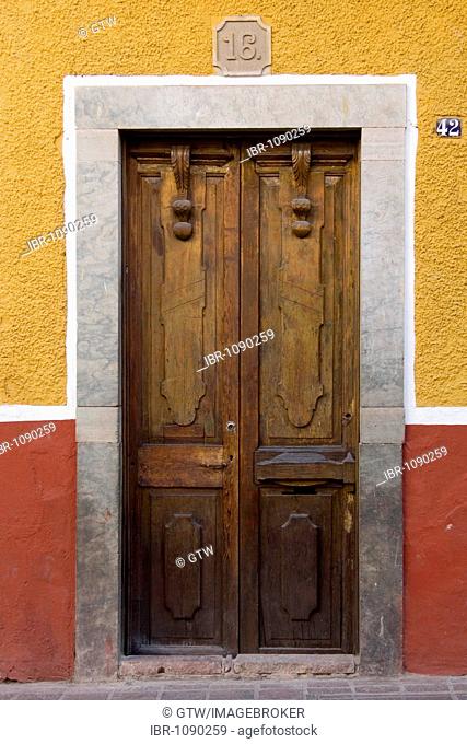 Door, historic town Guanajuato, UNESCO World Heritage Site, Province of Guanajuato, Mexico