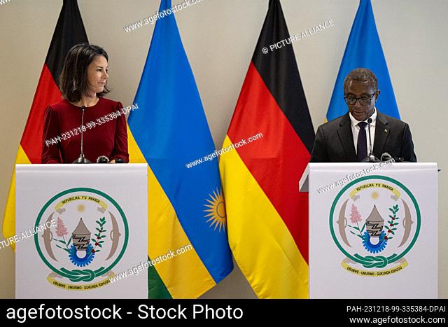 18 December 2023, Rwanda, Kigali: Annalena Baerbock (Bündnis 90 / Die Grünen, l), Federal Foreign Minister, holds a press conference with Vincent Biruta