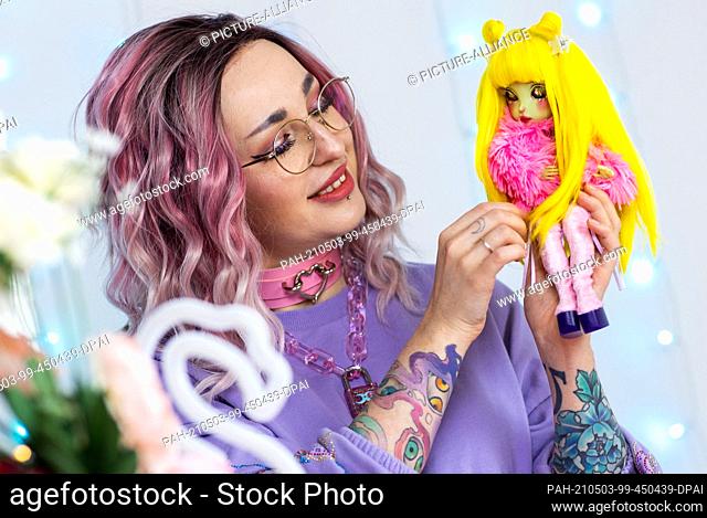 29 April 2021, Mecklenburg-Western Pomerania, Strasburg: With the manga doll she designed, ""Lylla"", fashion designer Elisa Lange stands in a small video...