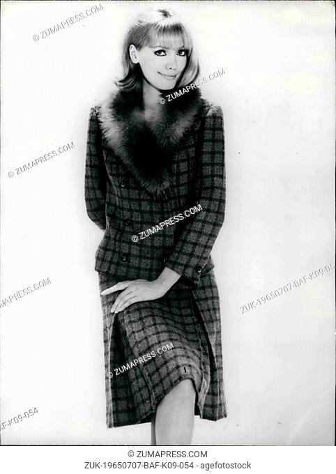 Jul. 07, 1965 - AUTUMN FASHIONS ON SHOW CHECKERED TAILORED DRESS DESIGNED BY A PARIS DRESS-MAKER FOR THE AUTUMN-WINTER READY-TO-WEAR COLLECTIONS