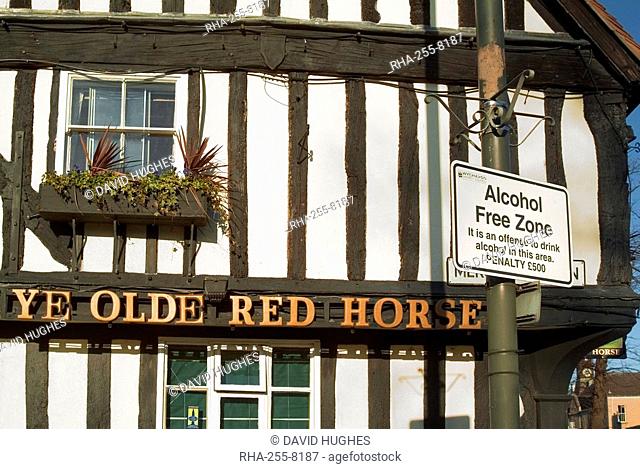 Ye Olde Red Horse pub with Alcohol Free Zone sign outside, Evesham, Worcestershire, England, United Kingdom, Europe