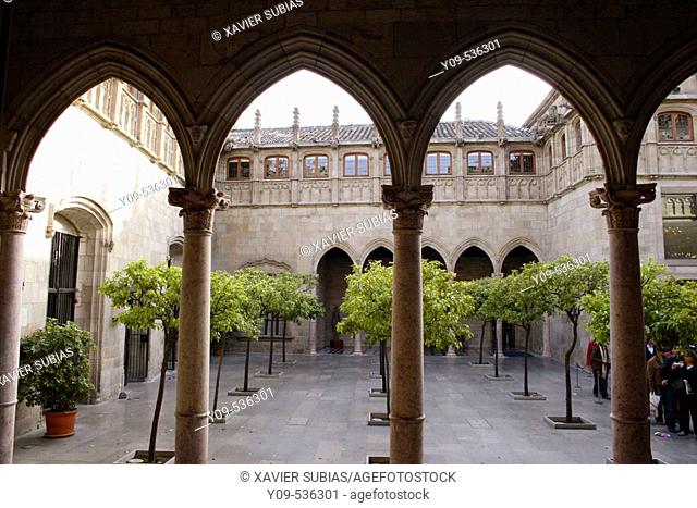 'Pati dels Tarongers'. Gothic courtyard. Palau de la Generalitat. Plaça de Sant Jaume. Barcelona. Spain