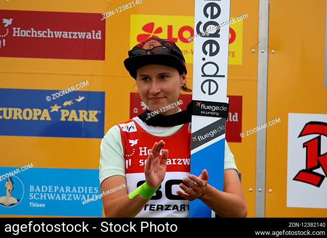 Ramona Straub (SC Langenordnach) bei der Siegerehrung zum Frauen FIS Sommer Grand Prix 2018 Hinterzarten