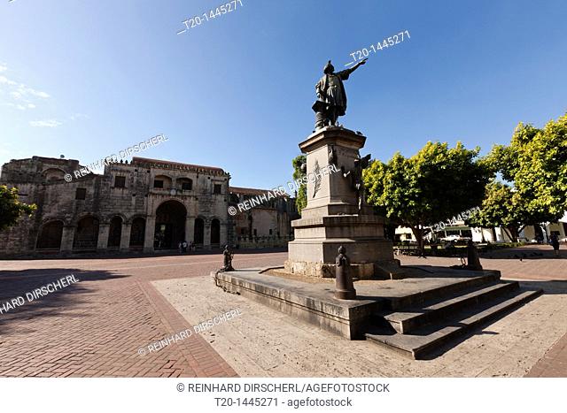 Plaza Colon with Columbus Memorial Statue and Cathedral, Santo Domingo, Dominican Republic