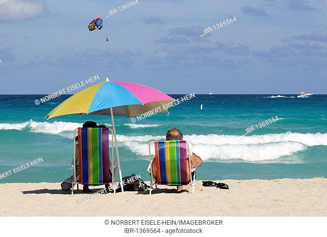 Vacationers watching parasailing, Miami South Beach, Art Deco district, Florida, USA