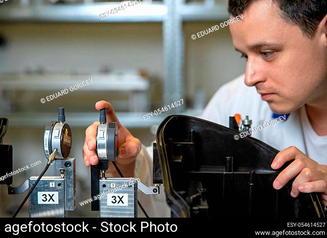 Scientists checking apparatus for accurate 3D measurements in a research laboratory