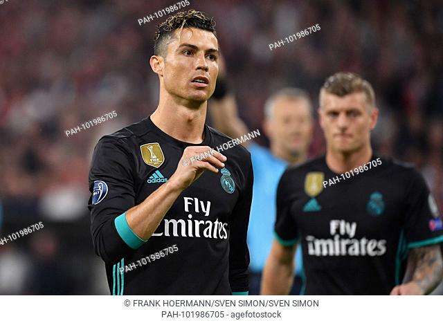 Cristiano Ronaldo (Real Madrid), gesture, hi.re: Toni KROOS (Real Madrid), Action, Football Champions League, Semifinals