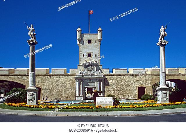 Puerta de Tierra, Plaza de la Constitucion