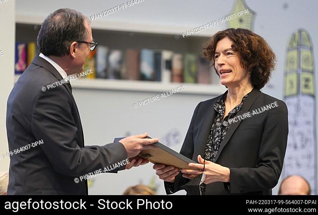 17 March 2022, Saxony, Leipzig: Martin Buhl-Wagner, Managing Director of Leipziger Messe, presents Anne Weber with the Leipzig Book Fair Prize in the...
