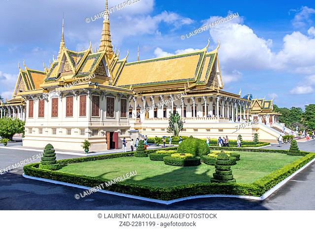 Gardens in front of Hor Samrith Phimean and Throne Hall. The Royal Palace complex, Daun Penh District, Phnom Penh, Cambodia, Southeast Asia