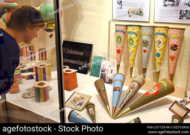 PRODUCTION - 21 November 2023, Saxony, Oschatz: In the town and scales museum, the director Dana Bach stands at a display case with sugar cones from the 1930s...