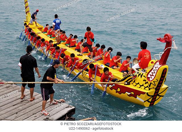 Naha (Japan): canoe at the Dragon Boat Festival