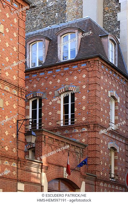 France, Paris, Ile de la Cite, building made of red bricks housing the Ecole Nationale de la Magistrature located on 8 Rue Chanoinesse