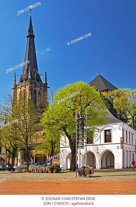 Marktplatz mit Sankt Lambertus Kirche und Altes Rathaus, Altstadt, Erkelenz, Niederrhein, Nordrhein-Westfalen, Deutschland, Europa