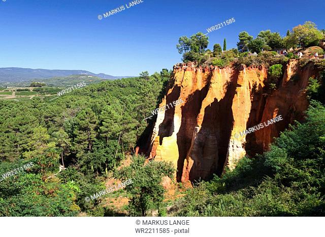 Les Sentiers des Ocres, Ochre Rocks, Roussillon, Provence, Provence-Alpes-Cote d'Azur, Southern France, France, Europe