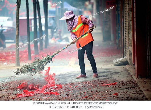 (180216) -- HECHI, Feb. 16, 2018 () -- A sanitation worker cleans street in Fengshan County in Hechi, south China's Guangxi Zhuang Autonomous Region, Feb