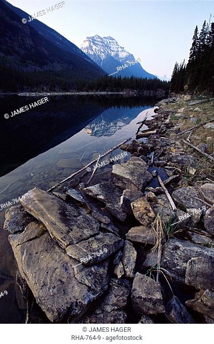 Mount Kerkeslin and Horseshoe Lake, Jasper National Park, UNESCO World Heritage Site, The Rockies, Alberta, Canada, North America