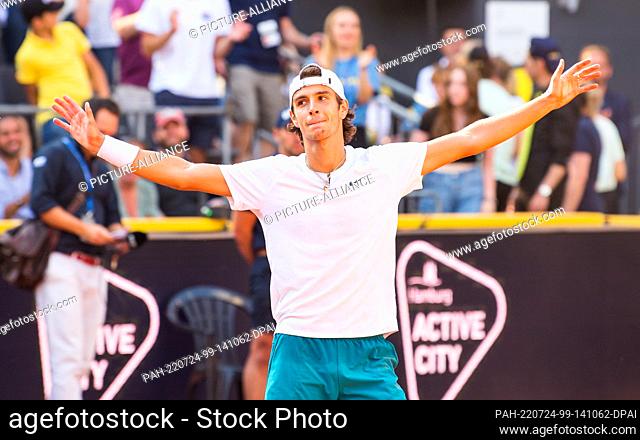 24 July 2022, Hamburg: Tennis: ATP Tour, Singles, Men, Final: Alcaraz (Spain) - Musetti (Italy). Lorenzo Musetti cheers after his victory