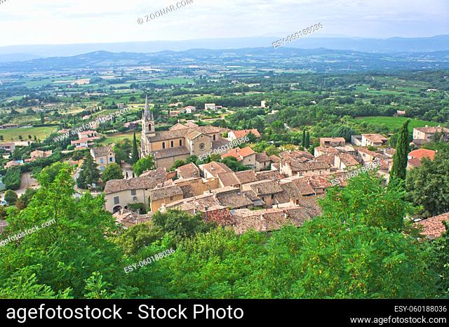 Bonnieux in Provence, Old city panoramic view, France, Europe
